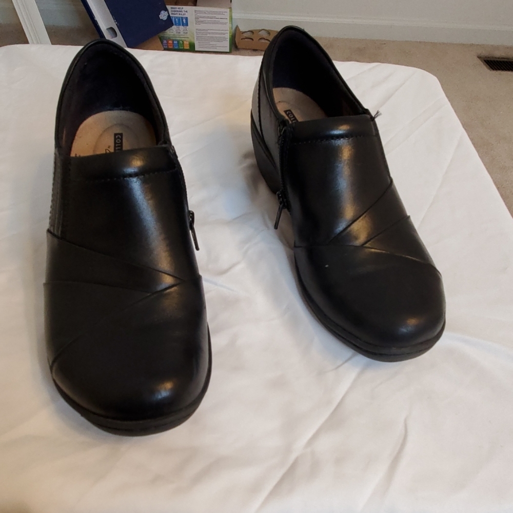 Clarks clogs with cushion support black